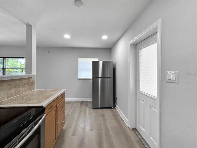 Building Photo - 2404 N Ramona Cir