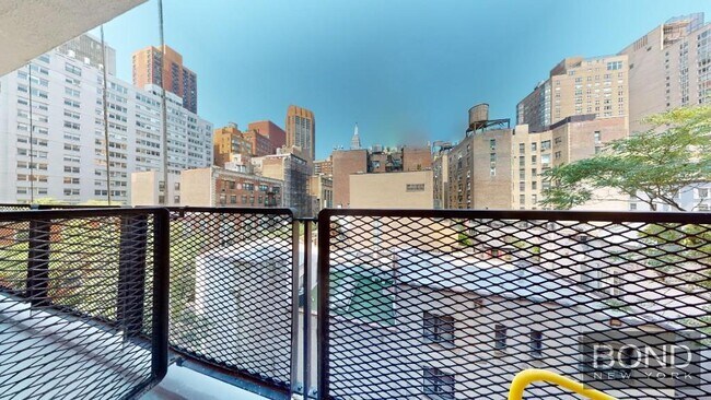 Primary Photo - 165 E 35th St