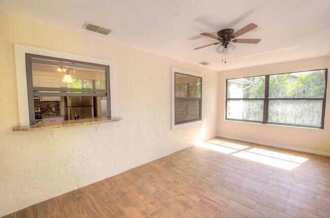 Building Photo - 179 Frontier Dr