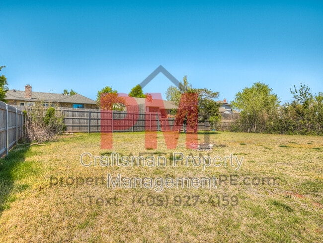 Building Photo - 13601 Pinehurst Rd