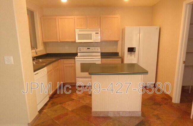 Building Photo - 5065 Pradera St