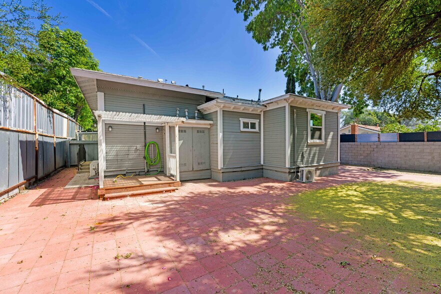 Building Photo - 1331-1333 S Park Ave