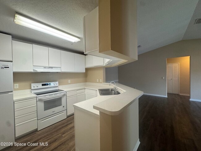 Building Photo - 7667 N Wickham Rd