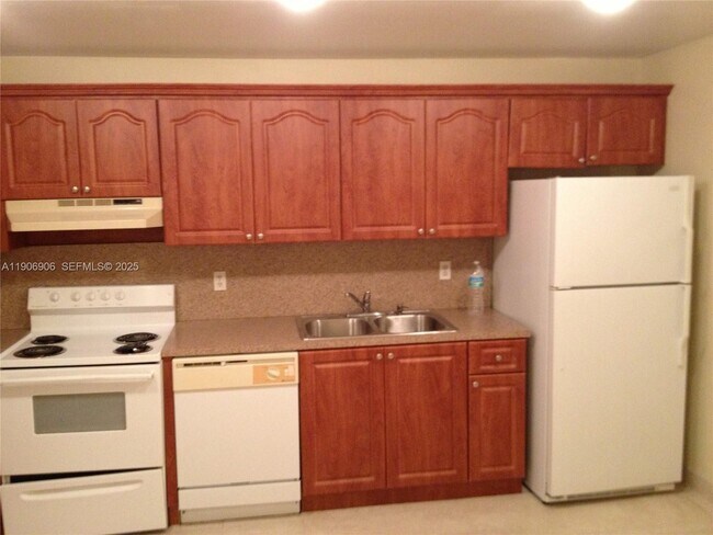 Building Photo - 4065 SW 51st St