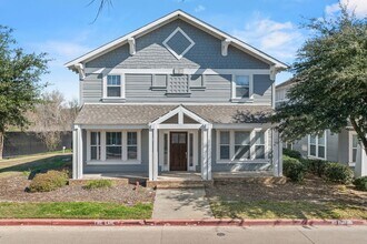 Building Photo - Live at the Woodlands!AVAILABLE FOR AUGUST...