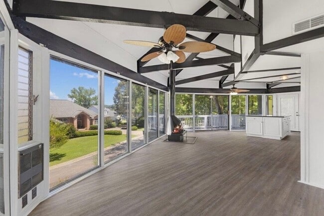 Building Photo - 801 Hilltop Cir