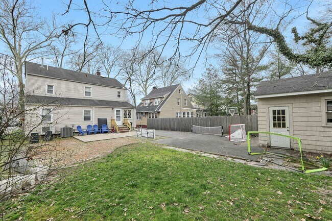 Building Photo - 167 Rockwood Pl