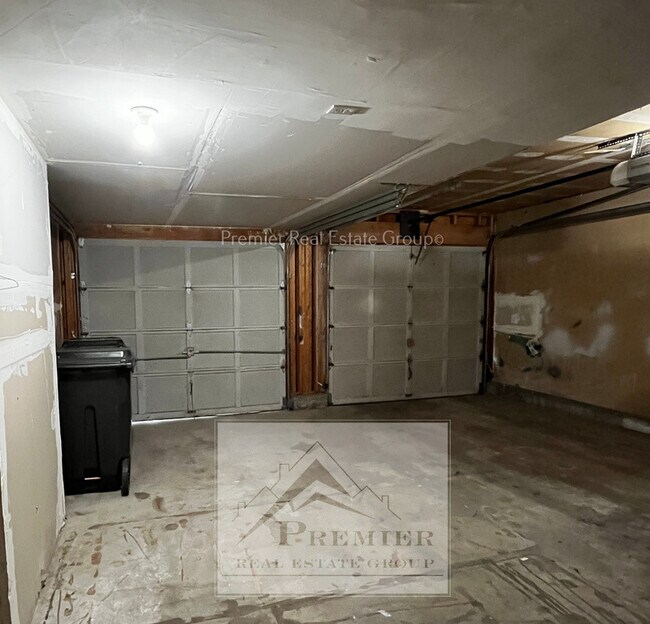 Building Photo - 3466 Foxridge Dr