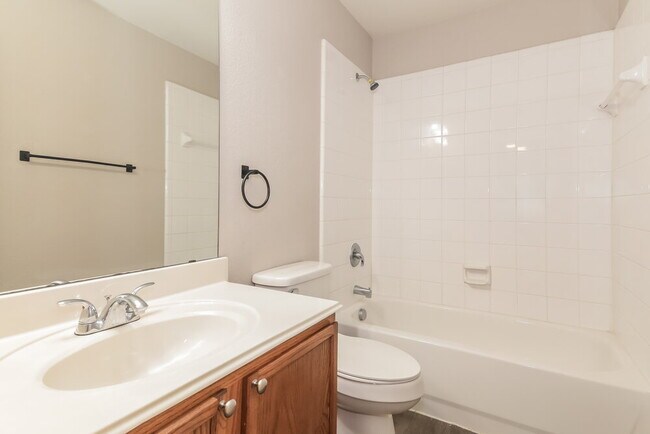 Building Photo - 1410 Post Oak Trail