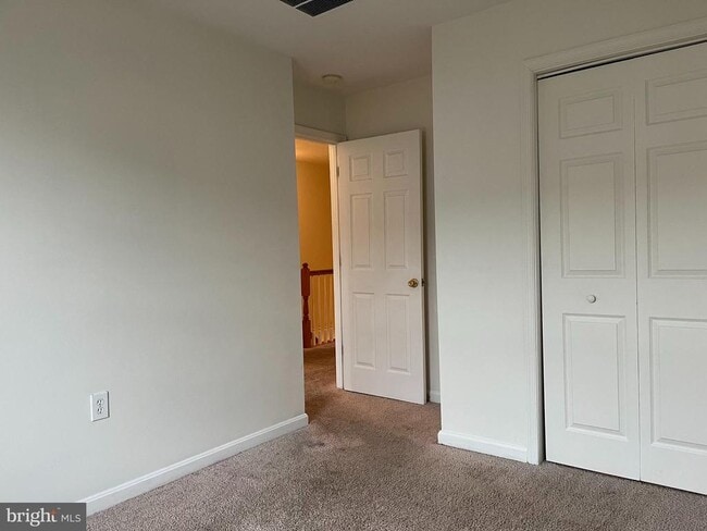 Building Photo - 20 Mabel Ln