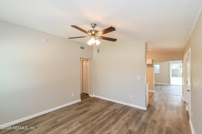 Building Photo - 10560 Citrus Ln