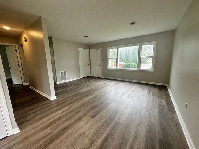 Building Photo - 7394 Bellehaven Dr