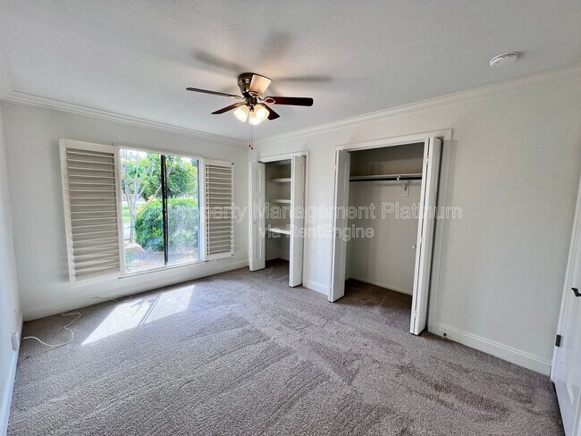 Building Photo - 9193 N Fowler Ave