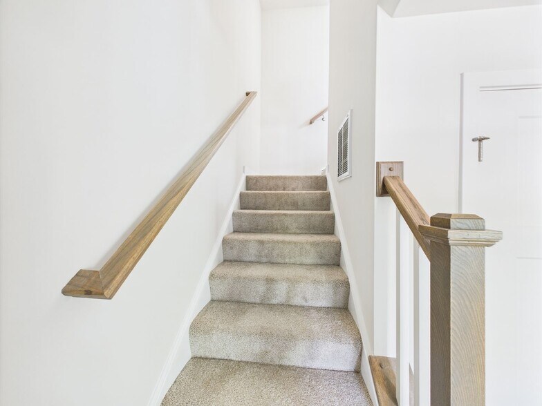 Building Photo - 9600 Laurel Ridge Ct