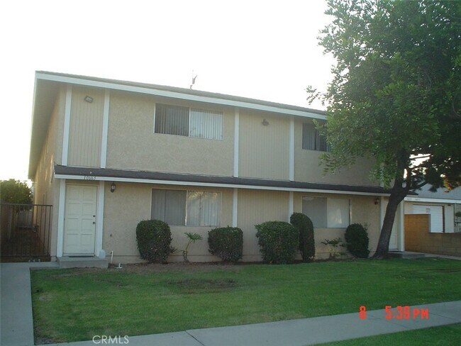 Building Photo - 10661 Walnut St