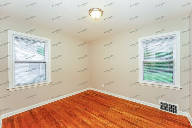 Building Photo - 17401 Maple Heights Blvd