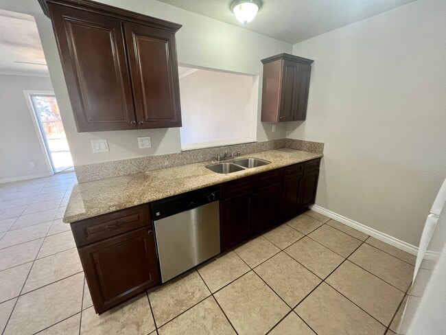 Building Photo - 6565 Mojave Ave