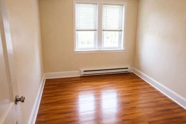 Building Photo - 360 E Tulpehocken St