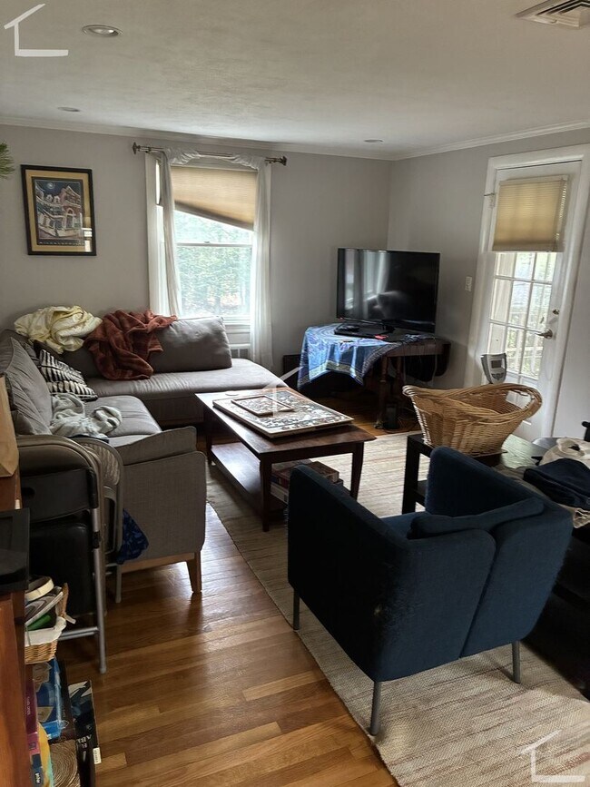 Building Photo - 73 Fessenden St