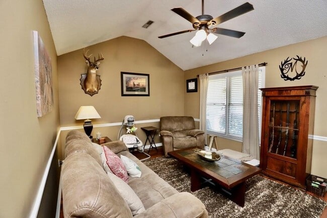 Building Photo - 2415 Edmunds Dr