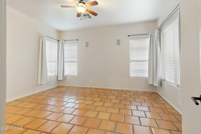 Building Photo - 2320 S Sorrelle