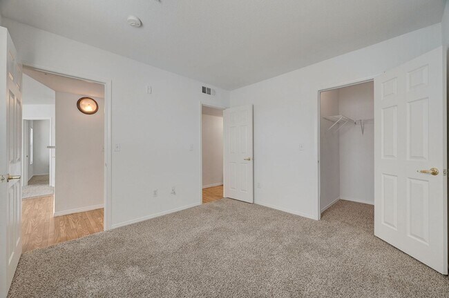 Building Photo - LOCATION! LOCATION! LOCATION! Move-in ready 2-bedroom condo in Centennial Hills!