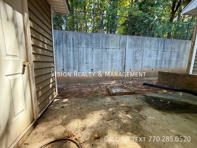 Building Photo - 2084 Manhattan Pkwy