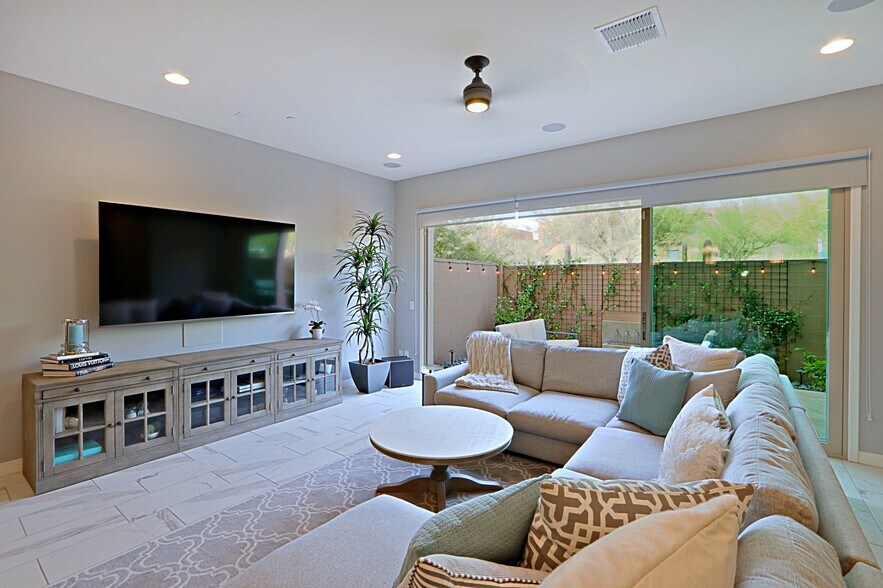 Building Photo - 7350 E Vista Bonita Dr