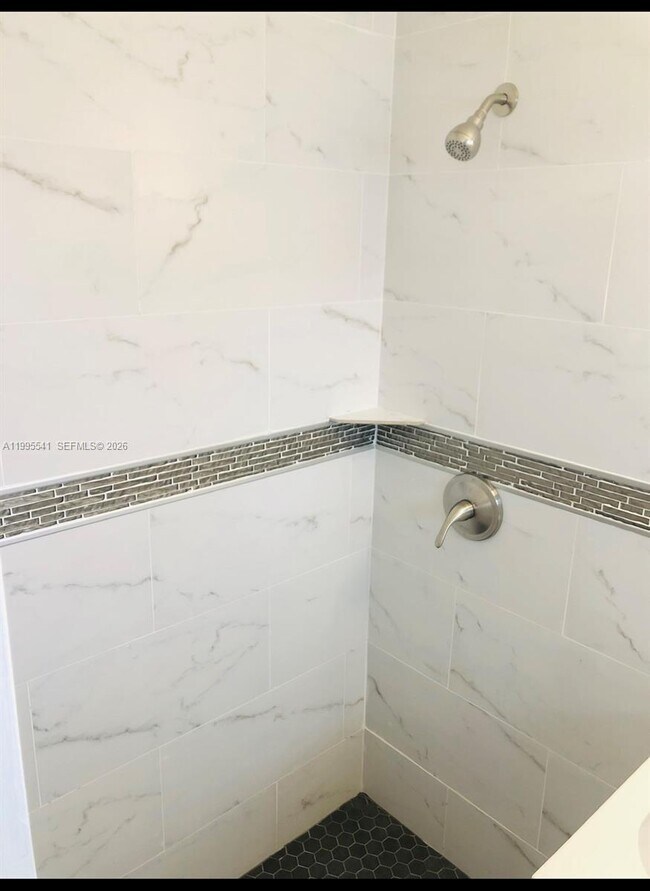 Building Photo - 1016 NE 17th Ave