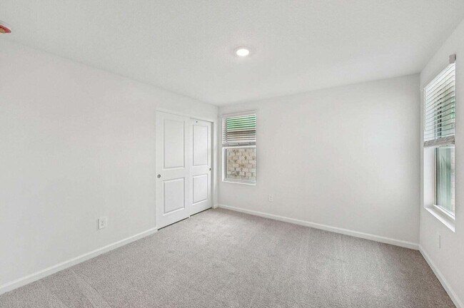 Building Photo - 569 Salisbury Cir