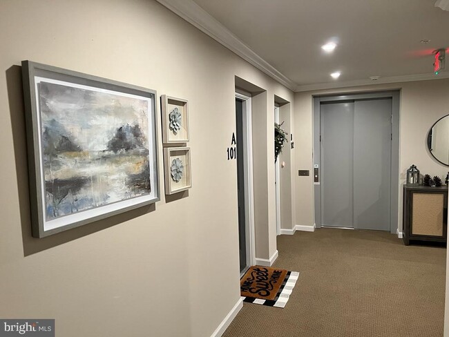 Building Photo - 5733 Meadowood St
