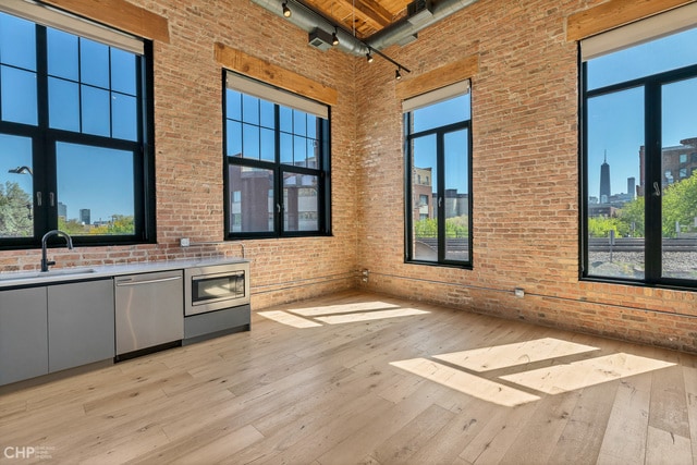 Building Photo - 731 N Sangamon St