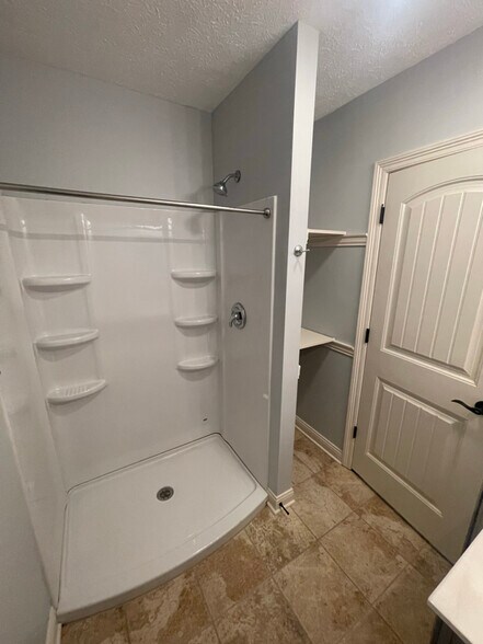 Building Photo - 4133 S Dixie Dr