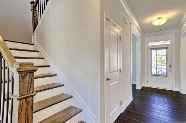 Building Photo - 7107 Branch Creek Cove