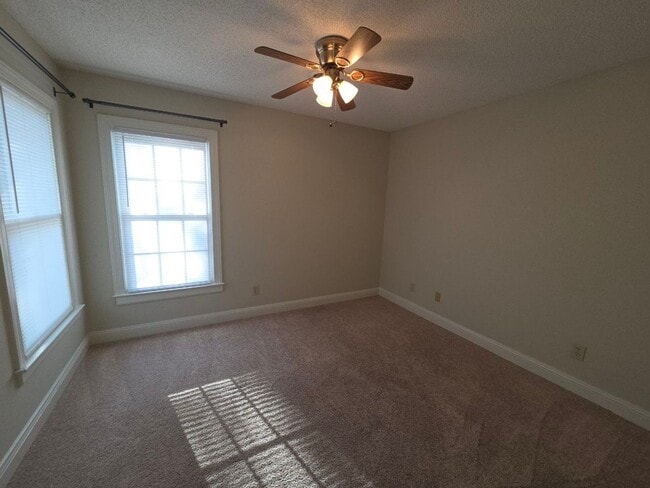 Building Photo - 234 N Marion Dr