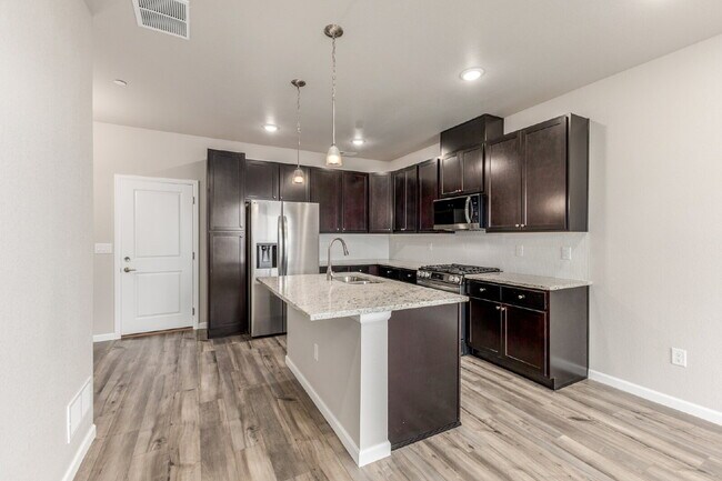 Building Photo - Castle pines 3 bed / 3 bath townhome for rent