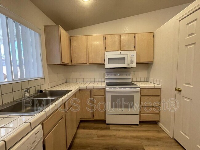 Building Photo - 4072 S Cassidy Dr