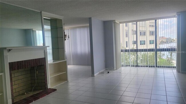 Building Photo - 660 Island Way