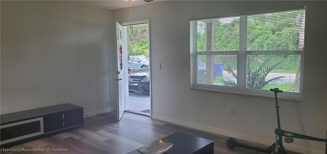 Building Photo - 1619 Valiant Ave