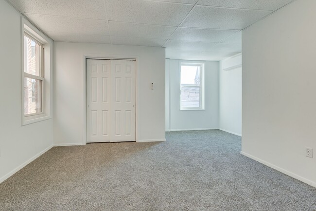 Building Photo - 826 E Warrington Ave
