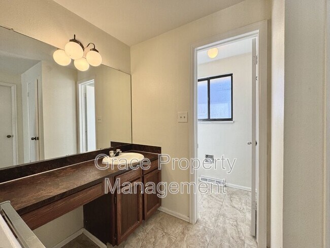 Building Photo - 5728 S Kenton St