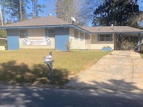 Building Photo - Remington Lake Housing #8