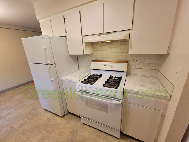 Building Photo - 2 Bedroom 2 Bath Unit in St.Johns with Ful...