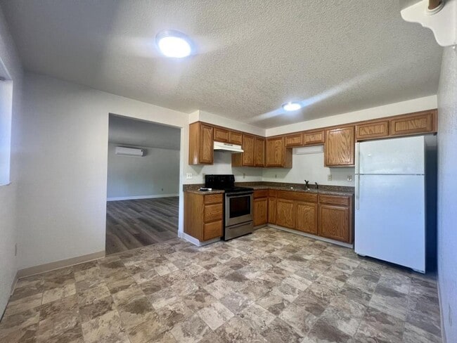 Building Photo - 1317 SE M St