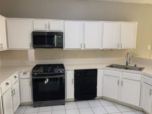 Building Photo - 4018 Timber Corner