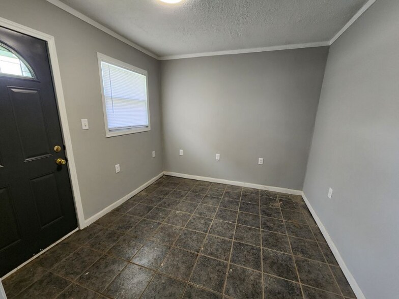 Building Photo - 16905 10th Ave