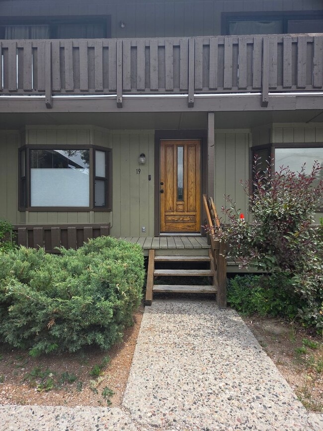 Primary Photo - 19 W Oak Ave