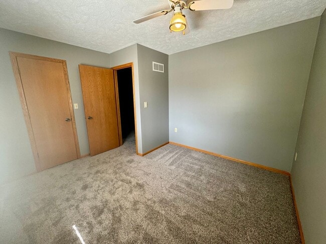 Building Photo - 3 bed 2 bath ZERO entry townhouse in Capitol Beach