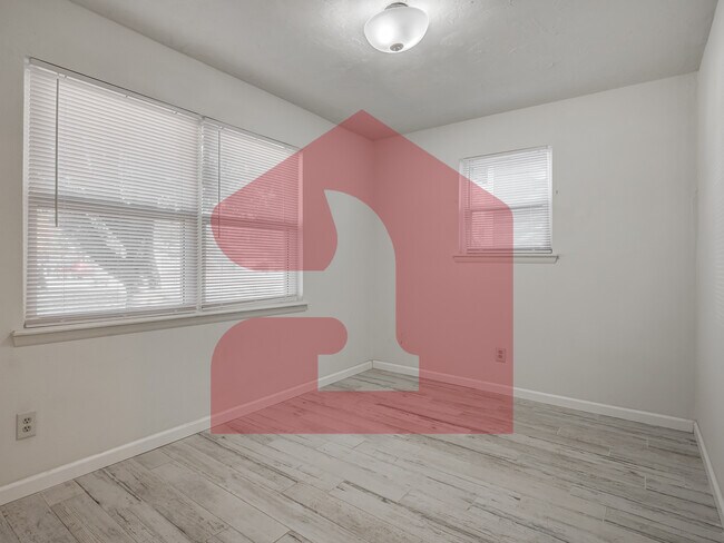 Building Photo - 224 W 5th St