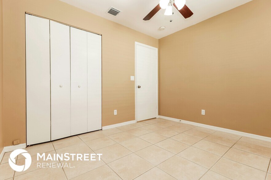 Building Photo - 15619 Sunny Crest Ln
